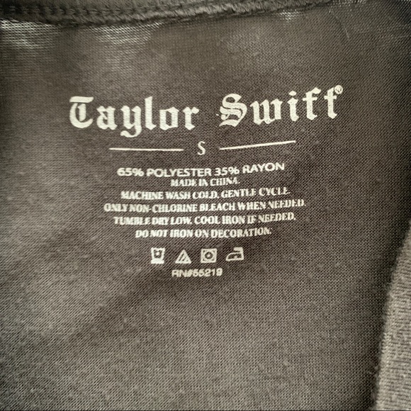 Taylor Swift Reputation Tank - Picture 3 of 3